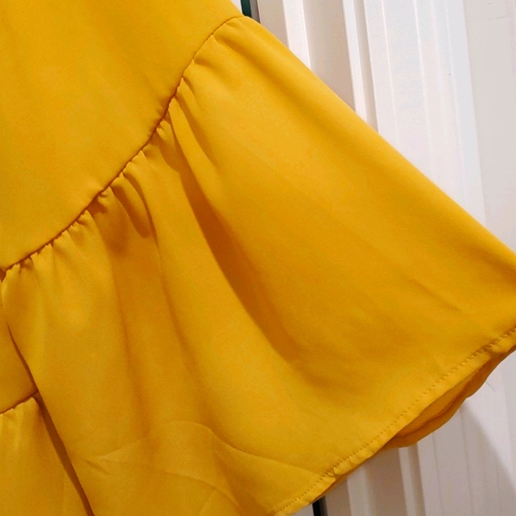 Attractive mustard top - Picture 5 of 6